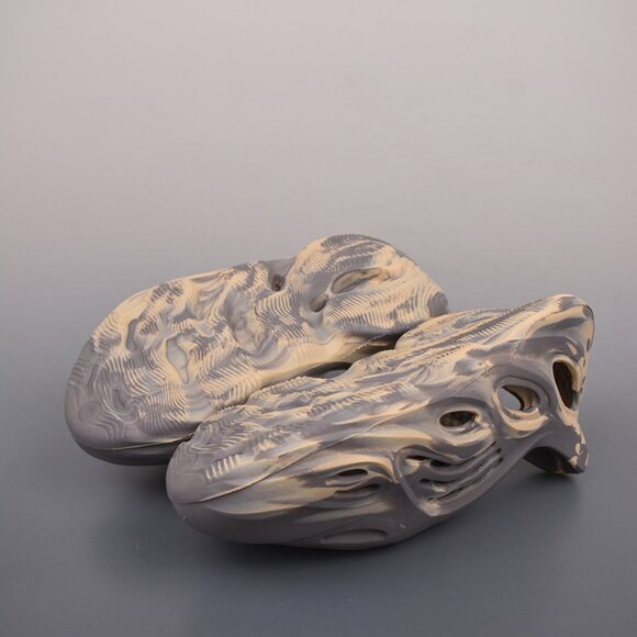 Yeezy Foam Runner Grey Clogs - Picture 3 of 9